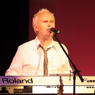 Howard Jones Autograph Profile