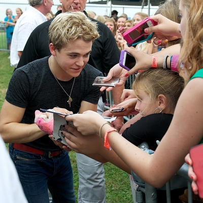 Hunter Hayes Autograph Profile