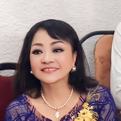Hương Lan Autograph Profile