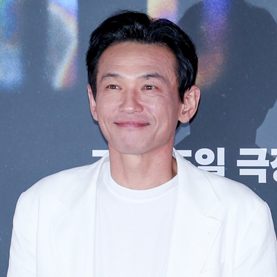 Hwang Jung-min Autograph Profile