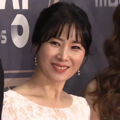 Hwang Young-hee Autograph Profile