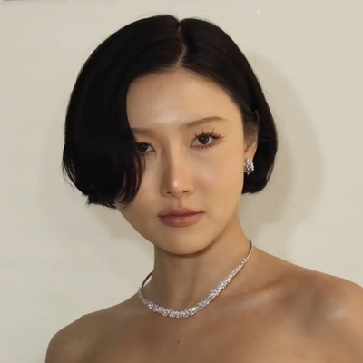 Hwasa Autograph Profile