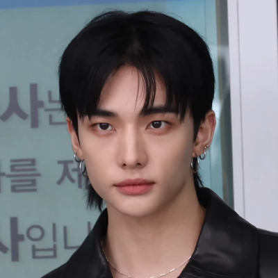 Hyunjin Autograph Profile