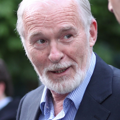 Ian McElhinney Autograph Profile