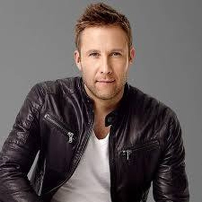 Michael Rosenbaum Autograph Profile