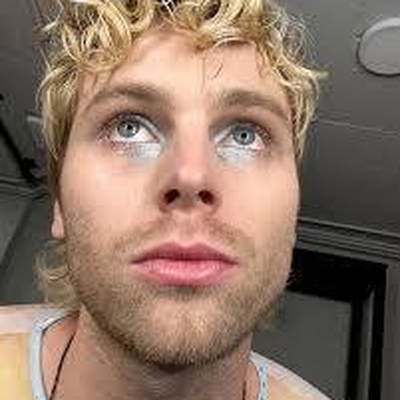 Luke Hemmings Luke Hemmings