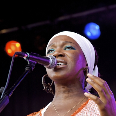 India.Arie Autograph Profile