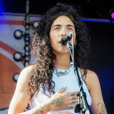 Indigo De Souza Autograph Profile