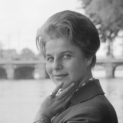 Irmgard Seefried Autograph Profile