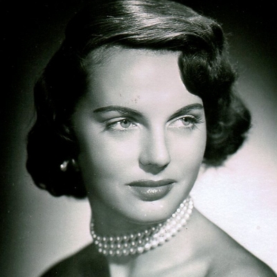 Isabel del Puerto Autograph Profile