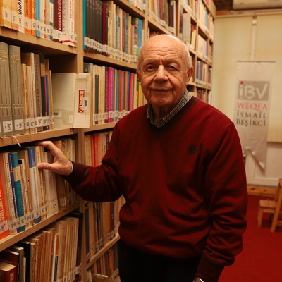 İsmail Beşikçi Autograph Profile