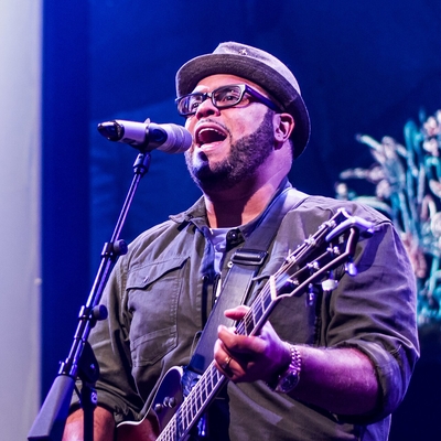 Israel Houghton Autograph Profile