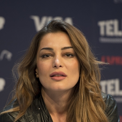 Iveta Mukuchyan Autograph Profile