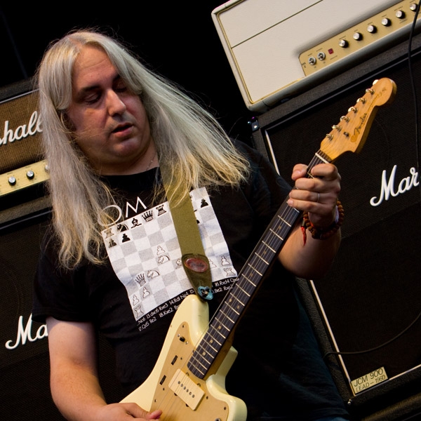 J Mascis