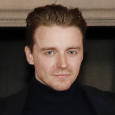 Jack Lowden Autograph Profile