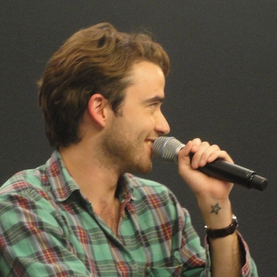 Jamie Blackley Autograph Profile