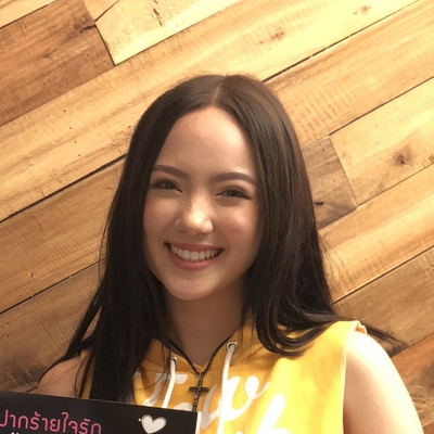 Jannine Weigel Autograph Profile