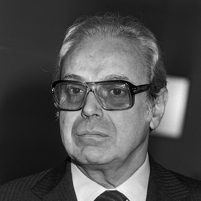 Javier Pérez de Cuéllar Autograph Profile