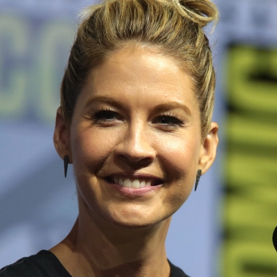 Jenna Elfman Autograph Profile