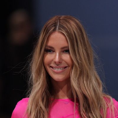 Jennifer Hawkins Autograph Profile