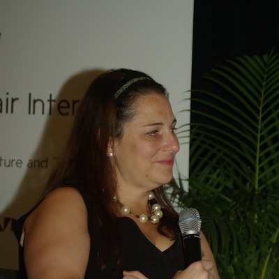 Jennifer Weiner Autograph Profile