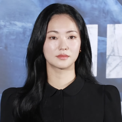 Jeon Yeo-bin Autograph Profile