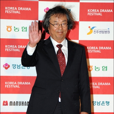 Jeong Dong-hwan Autograph Profile