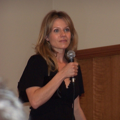 Jessalyn Gilsig Autograph Profile