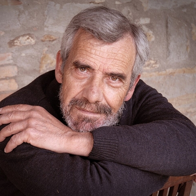 Joan Crosas Autograph Profile