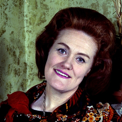 Joan Sutherland Autograph Profile