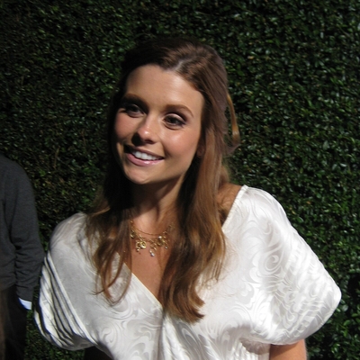 Joanna Garcia Autograph Profile