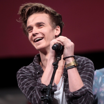 Joe Sugg Autograph Profile