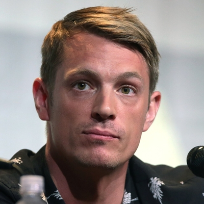 Joel Kinnaman Autograph Profile
