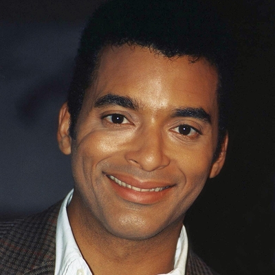 Jon Secada Autograph Profile