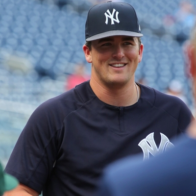 Jonathan Holder Autograph Profile
