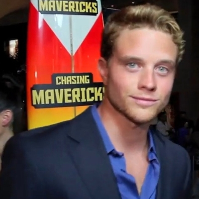 Jonny Weston Autograph Profile