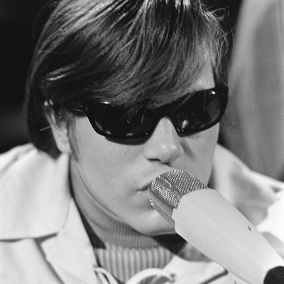 José Feliciano Autograph Profile