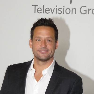 Josh Hopkins Autograph Profile