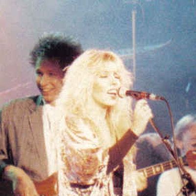 Judie Tzuke Autograph Profile