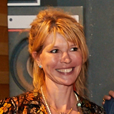 Julia Davis Autograph Profile