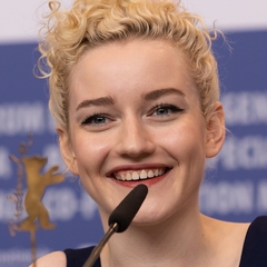 Julia Garner