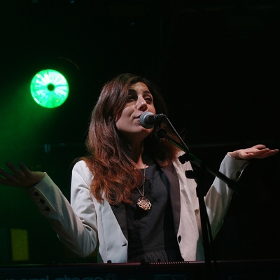 Julia Holter Autograph Profile