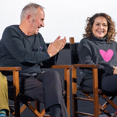 Julia Sawalha Autograph Profile