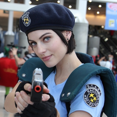 Julia Voth Autograph Profile