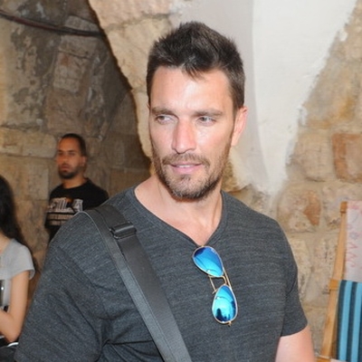 Julian Gil Autograph Profile