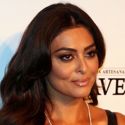 Juliana Paes Autograph Profile