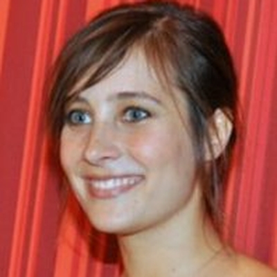 Julie de Bona Autograph Profile