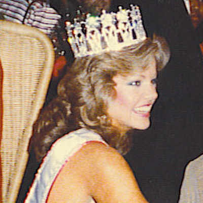 Julie Hayek Autograph Profile