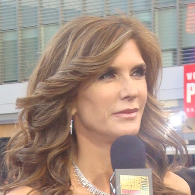 Julie Moran Autograph Profile