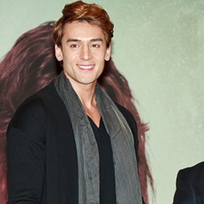 Julien Kang Autograph Profile